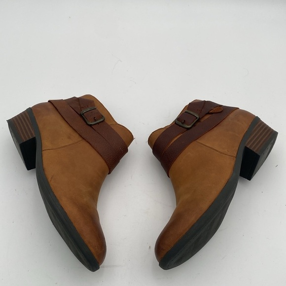Clarks Tan and Brown Ankle Booties women 7M leather casual office retro Y2K - Picture 14 of 14